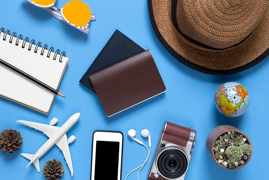 20 must have travel essentials for your next holiday